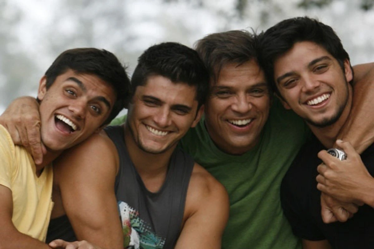 Homens da família Simas posam sem camisa e impressionam: “Que genética”