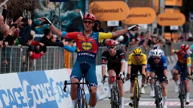 Tirreno-Adriatico, Jonathan Milan domina allo sprint la seconda tappa. Ganna resta leader