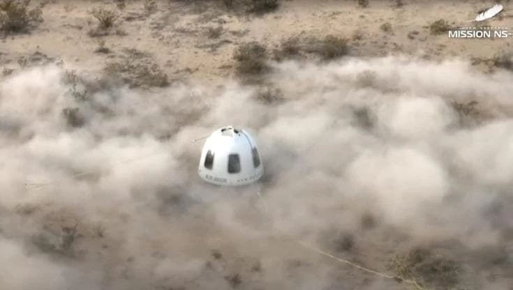 Blue Origin, atterrate le sei turiste dopo il volo ai confini con lo spazio