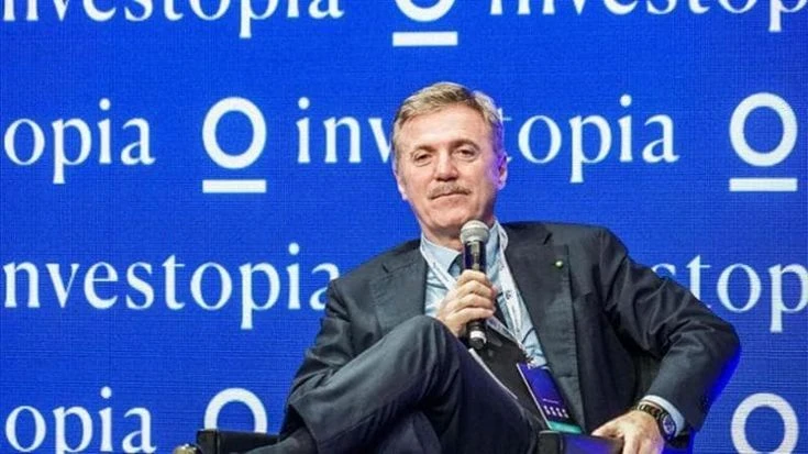 “Fate utili più di Hermès”, “vai a lavorare”: scintille tra Carlo Calenda e l’ad di Enel Cattaneo