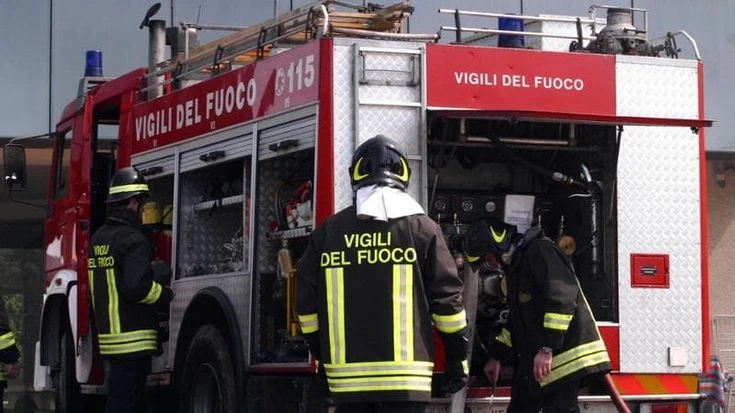 Quattro cadaveri carbonizzati trovati in un’auto nel cosentino