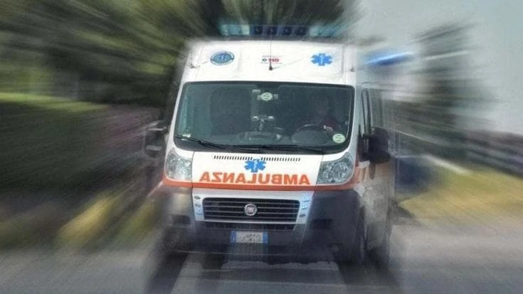 Bambino di tre anni muore travolto dal trattore guidato dal padre in Sardegna