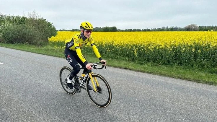 Vingegaard torna in bici dopo un mese dall’incidente. Il video: “Voglio essere al Tour”