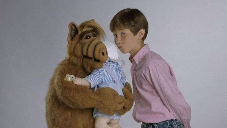 Trovato morto in auto l’attore Benji Gregory, ex enfant prodige della sitcom ‘Alf’. Aveva 46 anni