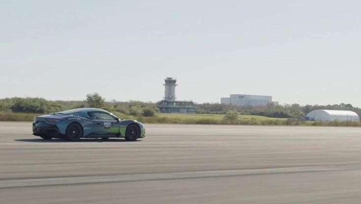 La Maserati tocca i 318 km/h con guida AI: il video del nuovo record