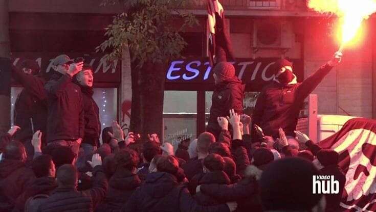 Milano, braccia tese e slogan mussoliniani al presidio di Blocco Studentesco