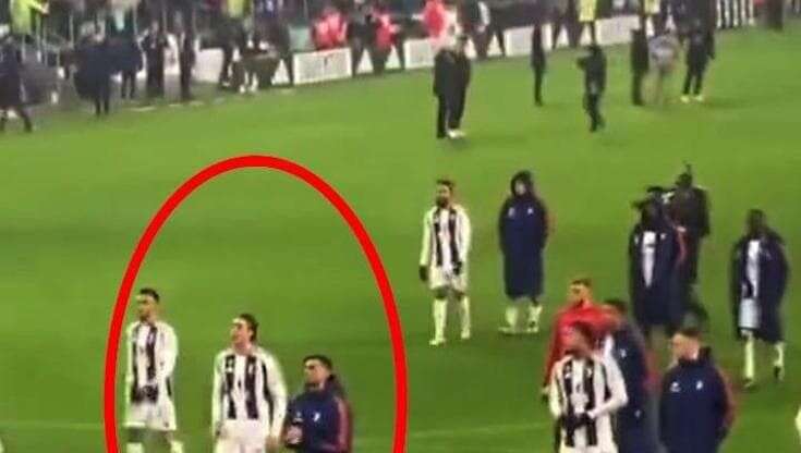 La lite tra Vlahovic e gli ultras della Juve alla fine della partita contro il Venezia