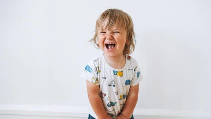 Una risata in compagnia: così il cervello dei bambini diventa più forte