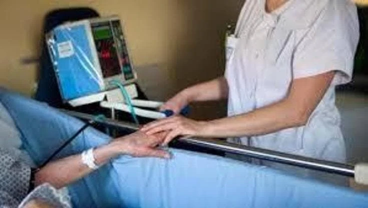 Fine vita, nuovo scontro: emendamenti di maggioranza escludono il Servizio sanitario nazionale