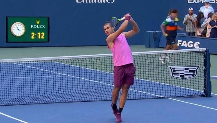 Us Open, Alcaraz e la nuova esultanza: lo swing da golfista a fine match