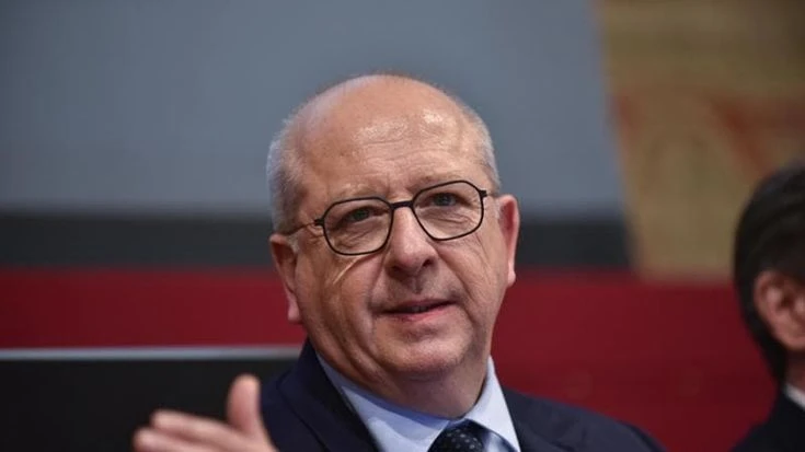 Auto, Imparato (Stellantis): “Target Ue su emissioni non raggiungibili o crolla il mercato”