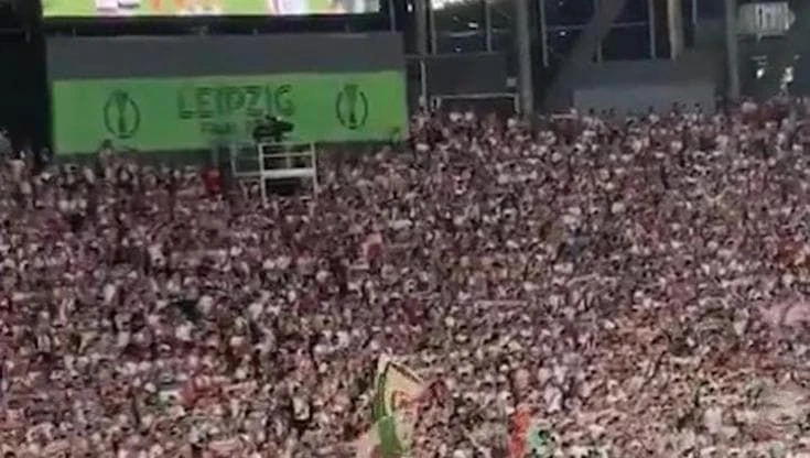 Lo striscione dei tifosi del Rayo: 