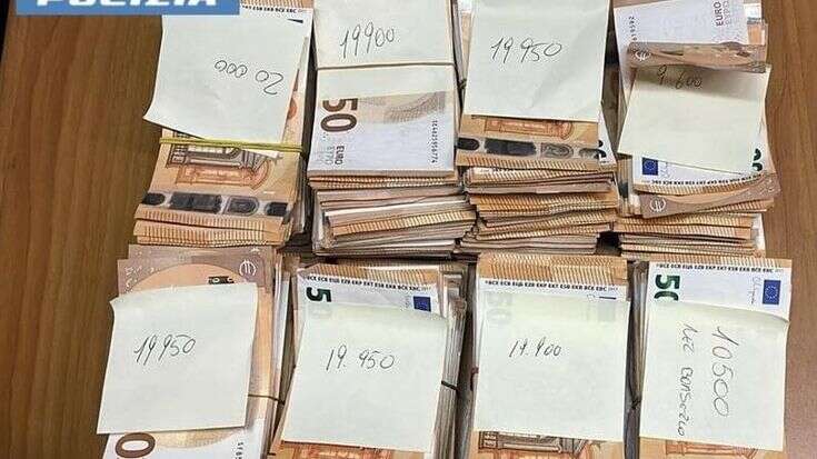 Trovato con borse di lusso, gioielli, orologi e 140mila euro in contanti: arrestato per ricettazione