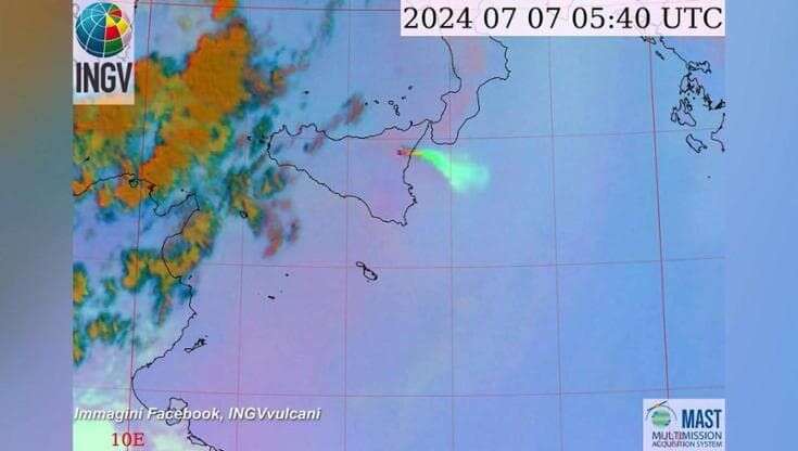 Eruzione Etna, la fase parossistica del vulcano ripresa dal sensore satellitare