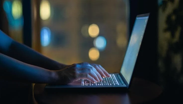 Il digitale cresce più del Pil, ma l’Italia ha un problema serio di competenze sull’IA