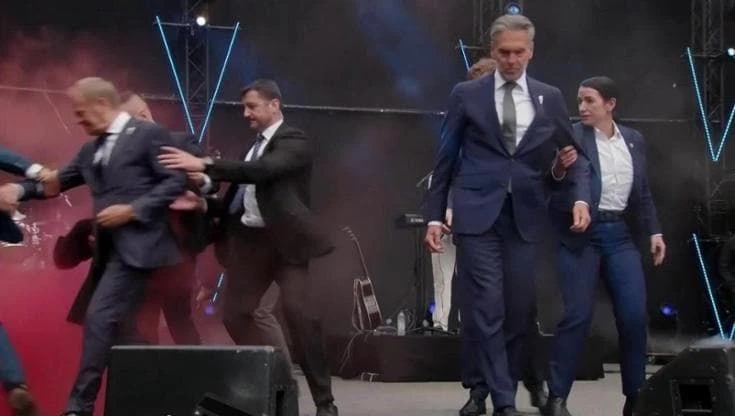 Paesi Bassi, fumogeni e manifestanti pro Pal interrompono la cerimonia della Seconda Guerra Mondiale