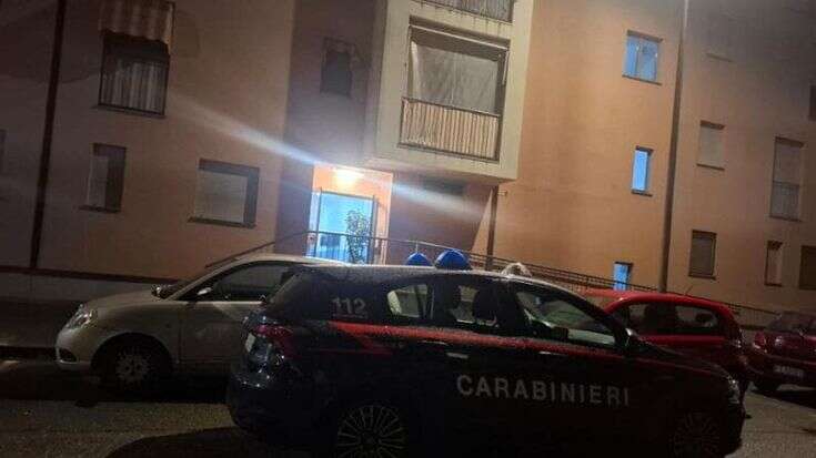 Femminicidio a Venaria, uccide la moglie con un coltello da cucina e poi tenta il suicidio