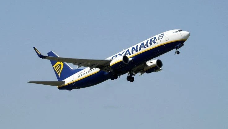 Imprenditore bandito da tutti i voli Ryanair dopo il litigio con lo steward: 