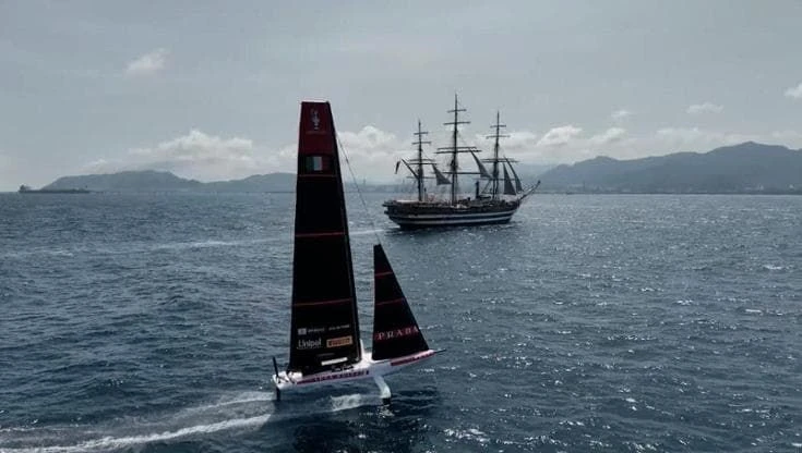 Cagliari: Luna Rossa accoglie l'Amerigo Vespucci, l'incontro tra le due leggende del mare