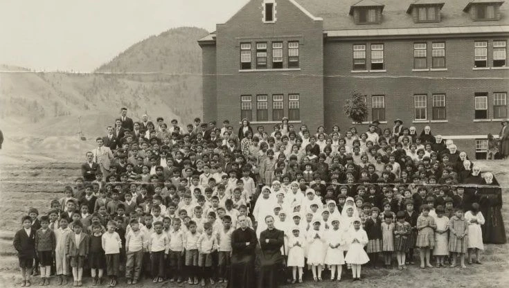 Canada, trovati resti di oltre 700 persone nel sito di una scuola