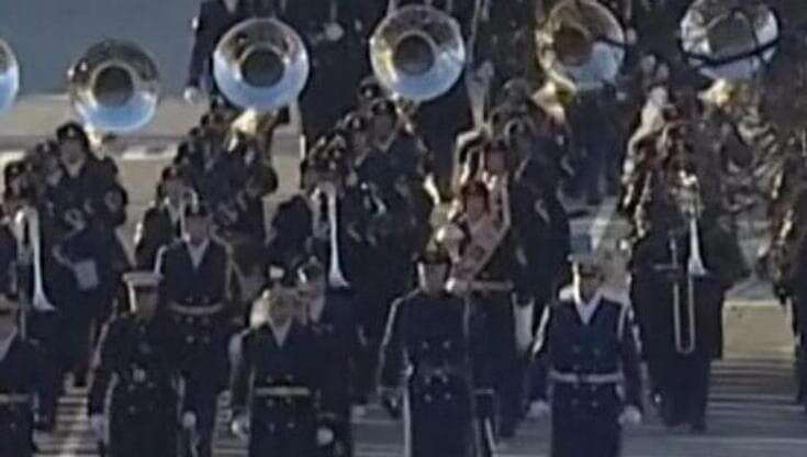 La salma di Carter al Campidoglio: la spettacolare processione del feretro lungo Constitution Avenue