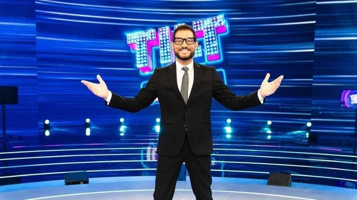 Mediaset, in estate si punta su Papi e Scotti: ritornano “Sarabanda” e la “Ruota della fortuna”