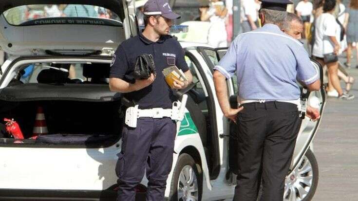 Rubavano vestiti e borse di lusso: cinque persone arrestate in flagranza nelle vie del centro