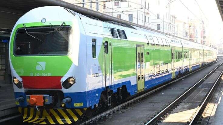 Guasto su un treno di Trenord manda in tilt le linee: convoglio bloccato e ritardi per i pendolari