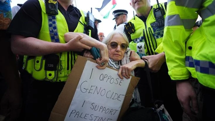 Israele - Gaza, le news sulla guerra. Flotilla, nuovo rinvio: partenza da Tunisi posticipata. Arrestati 400 pro-Pal a Londra