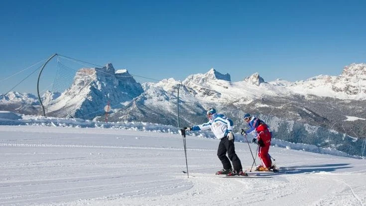 Settimana bianca a Capodanno, un lusso per pochi. Si spendono anche 4.500 euro. Cortina regina dei costi