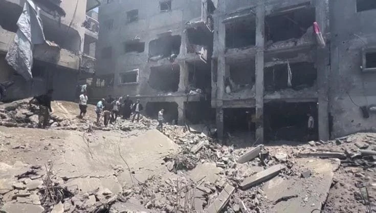 Attacco israeliano a Gaza City: missili su case e avviso di evacuazione per il distretto di Jabalia