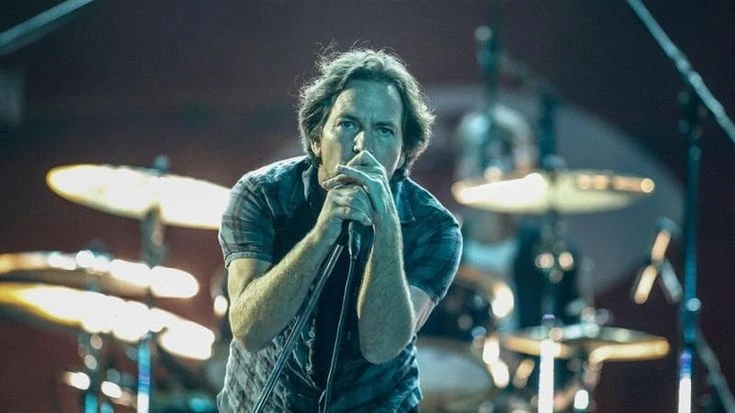 I Pearl Jam annullano il tour nel Regno Unito e in Germania. Eddie Vedder è malato