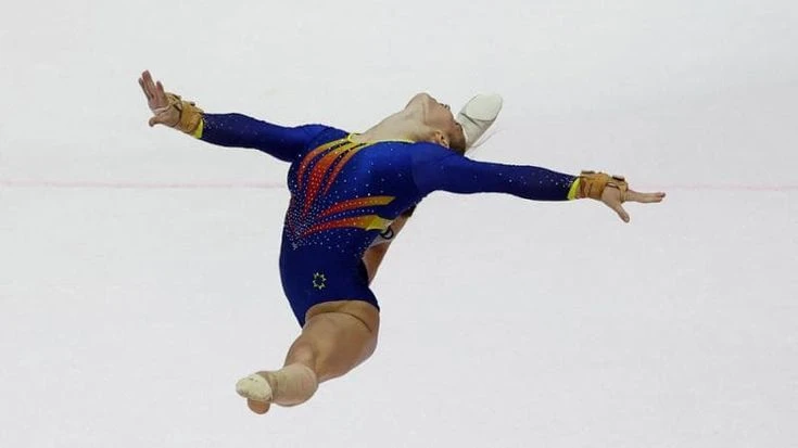 Abusi e violenze nella ginnastica romena, un’atleta: “L’allenatrice Camelia Voinea usava la frusta”