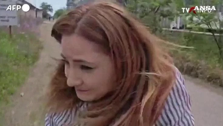 Costanza, la giornalista è in diretta mentre piomba il drone: il momento del boato e la fuga