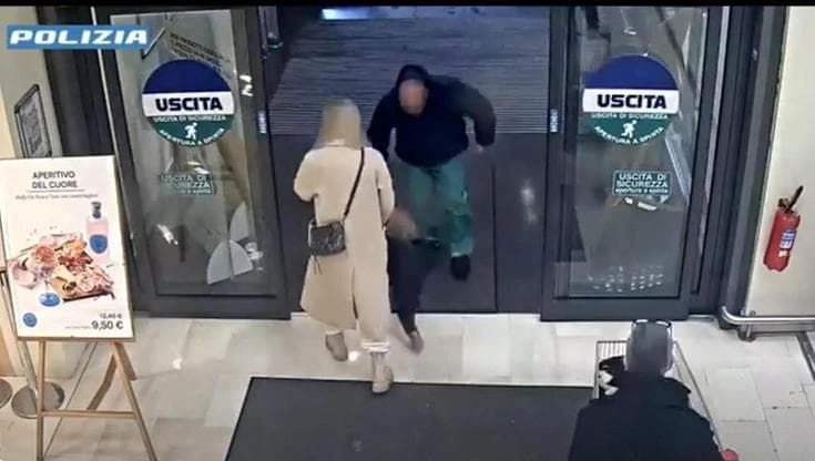 Bergamo, tenta di rapire bimba al supermercato: arrestato. Il video dell'aggressione