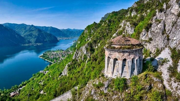 L’ultimo selfie in vetta, poi la caduta: morto a Rocca d’Anfo il turista tedesco Daniel Osterloh