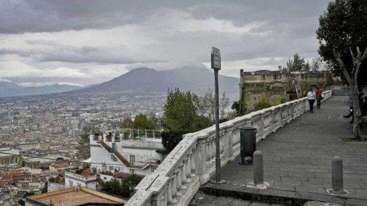 Napoli, ragazza di 22 anni picchiata e sequestrata in un hotel. Arrestato l’ex fidanzato