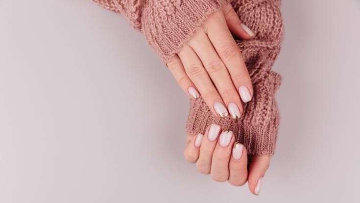 Jumper nails: le “unghie a maglioncino” sono la manicure perfetta per i mesi più freddi