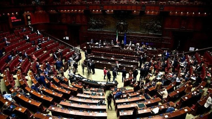 Il decreto sicurezza accelera: doppia tagliola della maggioranza. Opposizioni: “Inaudito, vergogna”