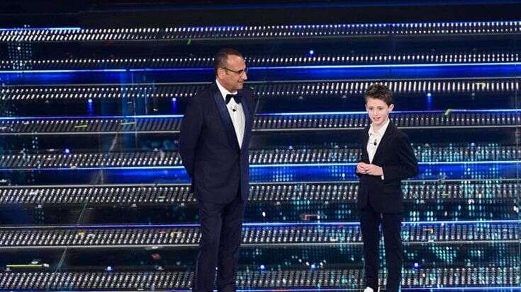 Samuele Parodi, giovane “tuttologo” del Festival di Sanremo sul palco con Carlo Conti