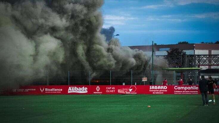 Francia, calciatori e pubblico in fuga: il bar dello stadio va in fiamme, sospesa Orleans-Valenciennes