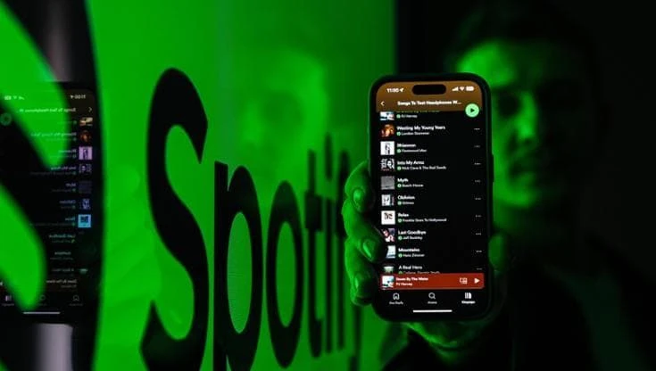 Spotify: pugno duro contro spam musicale e frodi basate sull’intelligenza artificiale