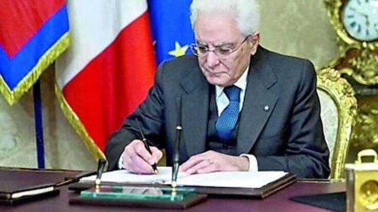 Mattarella firma la Manovra, il testo arriva alla Camera. Ed è già iniziato l’assalto dei partiti