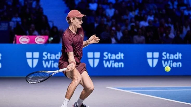 Sinner riavvicina Alcaraz al n.1, a Parigi potrebbe esserci un sia pur breve controsorpasso