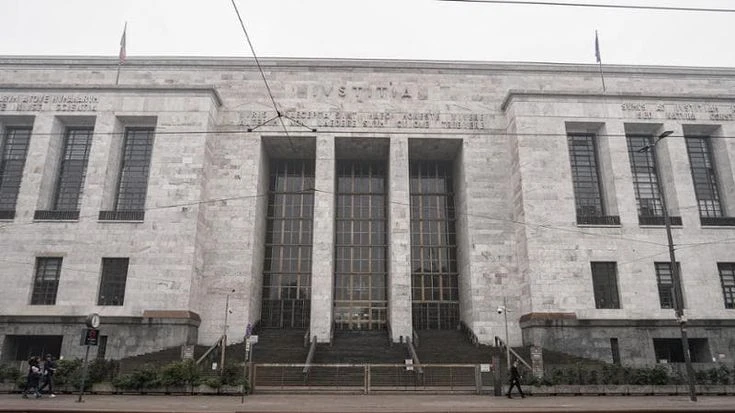 Chiese aiuto con il gesto antiviolenza, assolto a Milano il presunto molestatore
