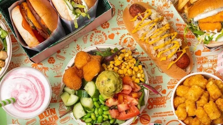 A Milano apre Neat Burger, il locale vegano di Leonardo DiCaprio e Lewis Hamilton