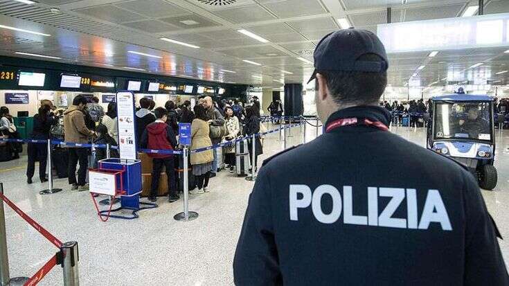 Trova un portafogli smarrito in aeroporto, si prende i soldi e lo consegna all’ufficio di Polizia: 70enne fermata a Linate