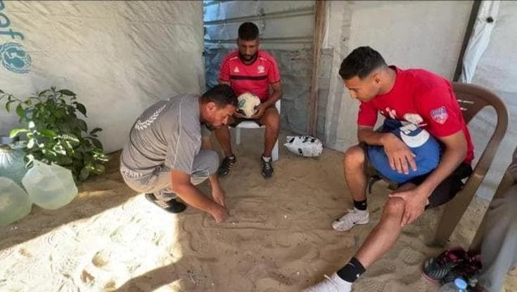 Gaza Football Club: poca acqua, scarpe rotte e schemi sulla sabbia. Ma la passione vince su tutto