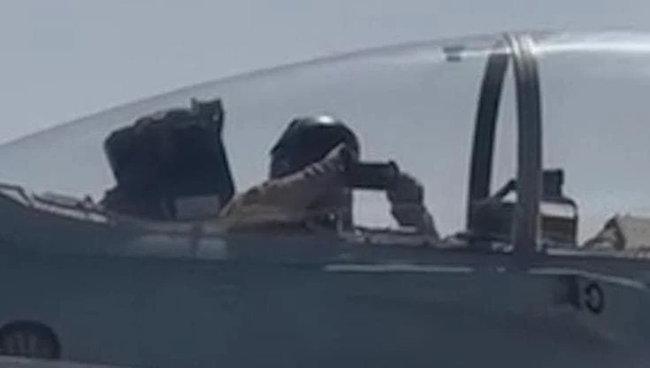 Doha, il secondo pilota del caccia di scorta del Qatar fotografa l'Air Force One