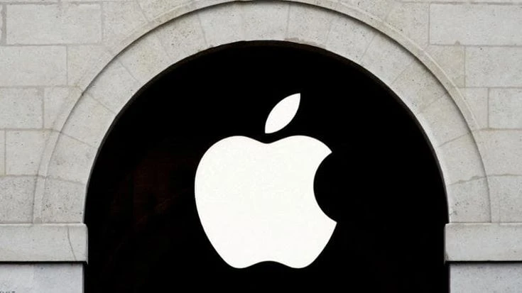 Apple, vendere o tenere? La scommessa tra Buffett e gli analisti